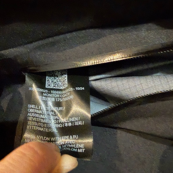 Arcteryx Men's Black monitorJacket - Picture 8 of 9